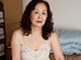 シミーズ姿の豊満なおばあちゃんは野獣のような喘ぎ声。　サンプル画像05